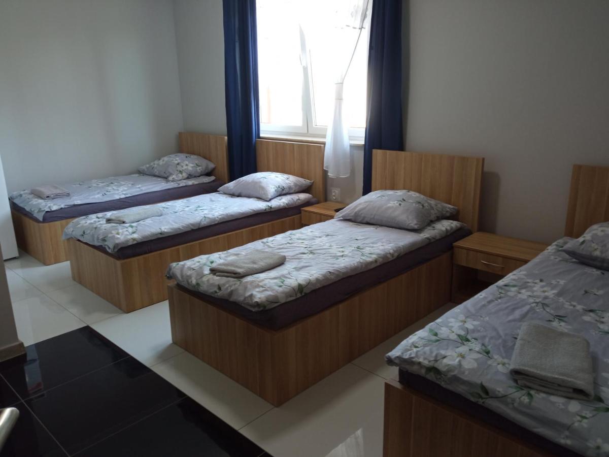Hostel Czerwony Szafir Grodzisk Grodzisk Mazowiecki Exterior foto