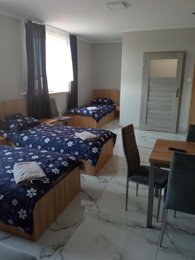Hostel Czerwony Szafir Grodzisk Grodzisk Mazowiecki Exterior foto